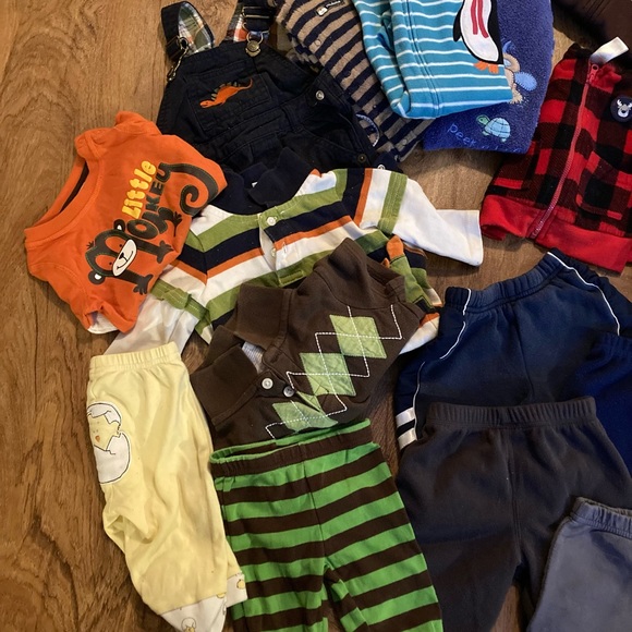 Large bundle of infant boys clothes size 3-6 months - Picture 2 of 4